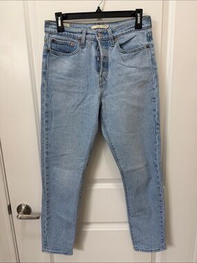 High-Rise Light Blue Women's Jeans — Straight Crop